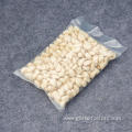 Vacuum packaging peeled garlic